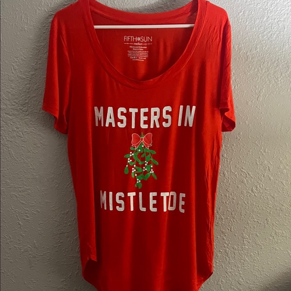 5 for $25

Fifth Sun Red Mistletoe Graphic Women's Tee